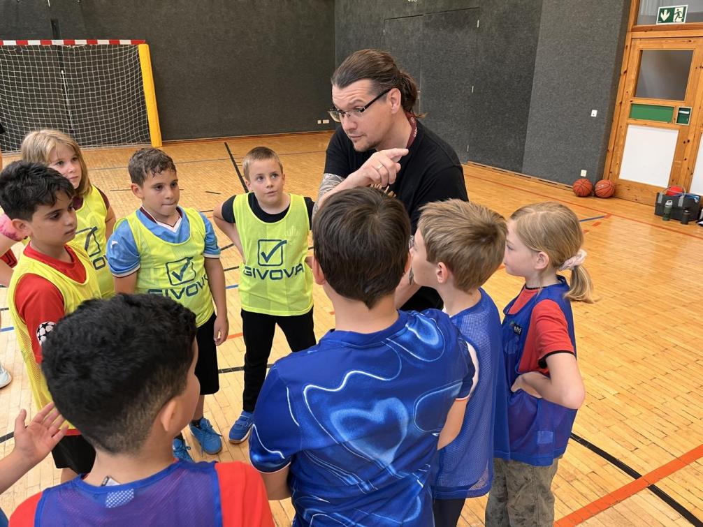Erklären der Basketballregeln